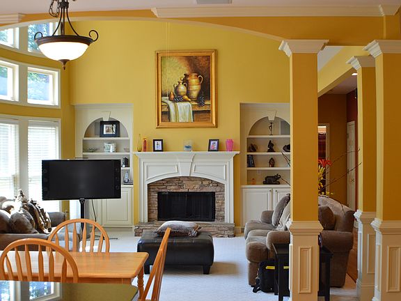 3rd image of 212 River Laurel Way