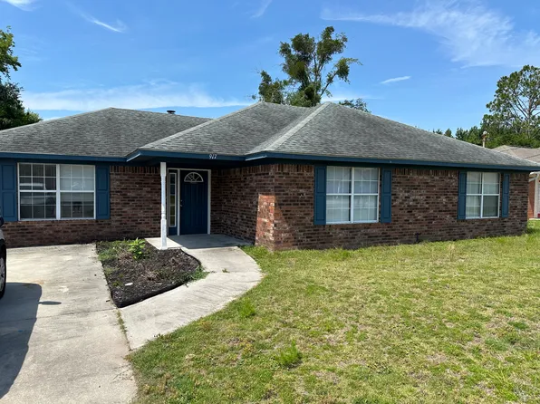 917 Summer Dr, Hinesville, GA 31313