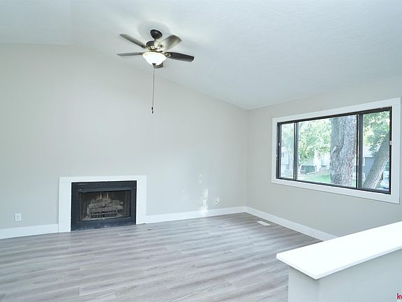 4th image of 736 W Joel St