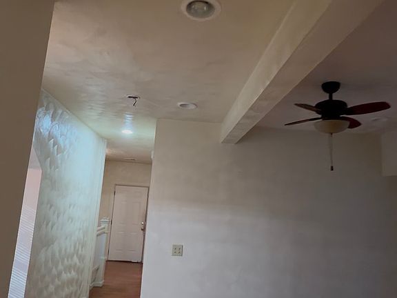 4th image of 827 W 42nd St