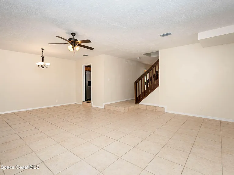 1911 Cashew Courtway — Photo 5