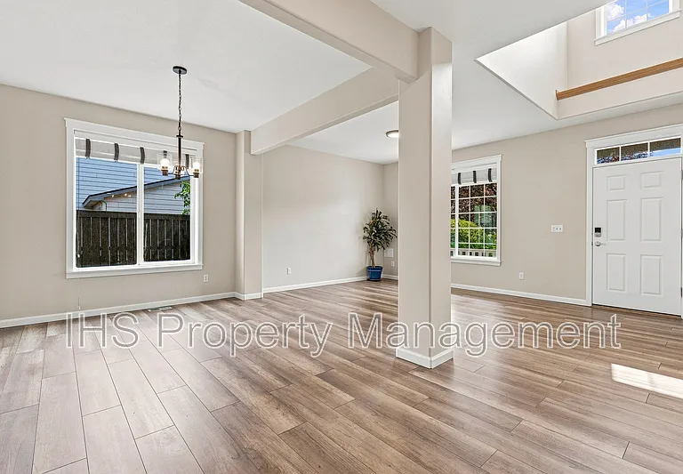 9711 Nottingham Dr — Photo 5