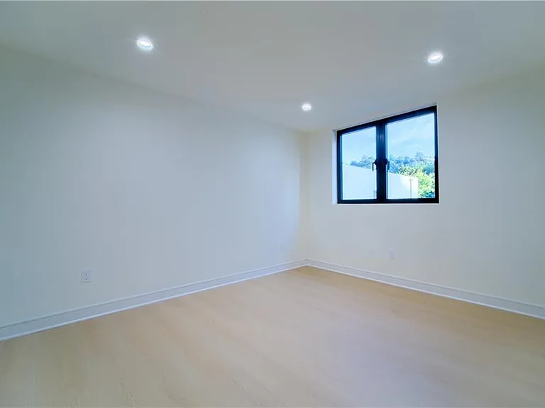 2678 1/2 Newell St — Photo 11