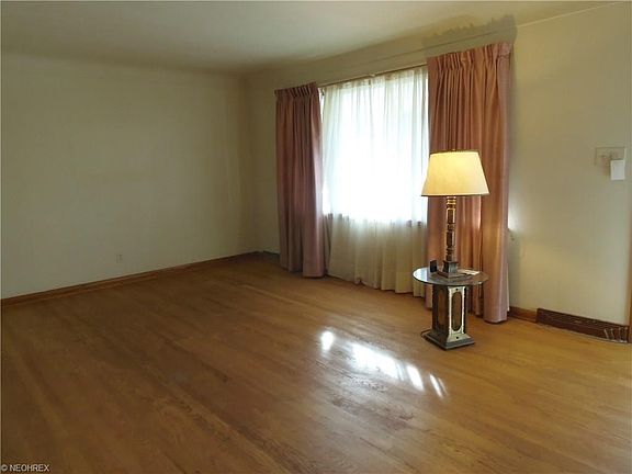 2nd image of 1655 Lancaster Dr