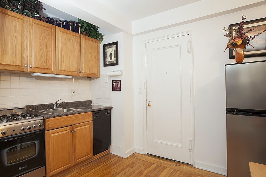 2nd image of 155 E 49th St #7-C