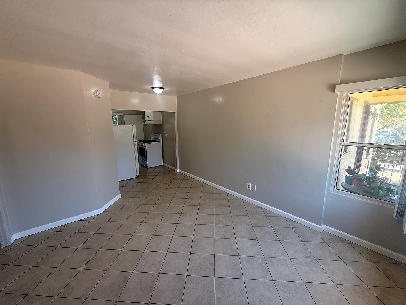 1 bed, 550 sqft, $1,690 — Photo 2