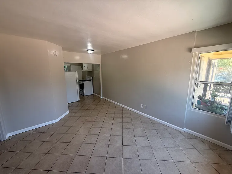 4265 Euclid Ave #4 — Photo 2
