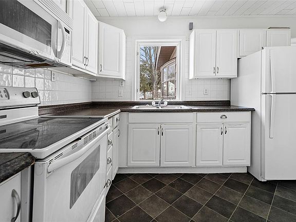 2nd image of 25 Woodland Ave