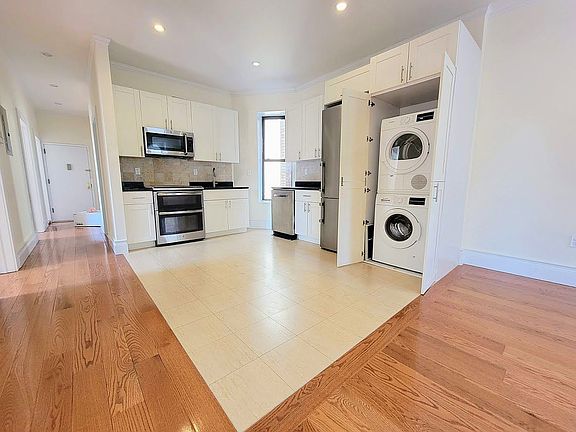 3rd image of 301 W 96th St #2Y