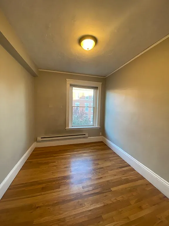 4 bed, 9999 sqft, $5,600 — Photo 4