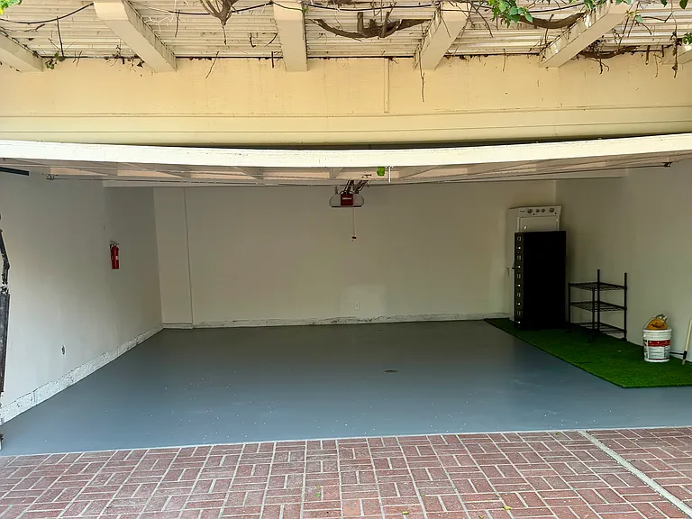 Benedict Canyon Dr — Photo 16