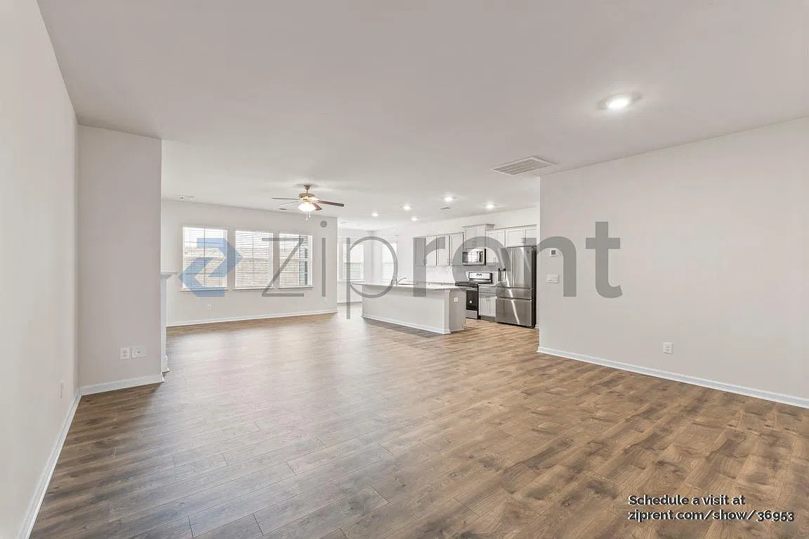 3 bed, 1902 sqft, $2,110 — Photo 2