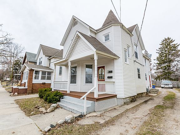 2nd image of 923 3rd St NW #1