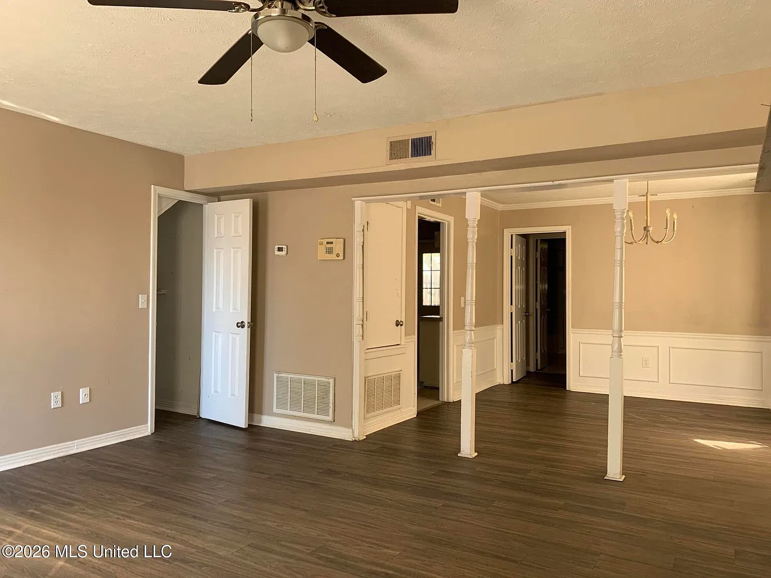 3 bed, 2.0 bath, 1320 sqft, $1,300 — Photo 4