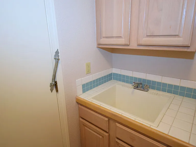 8615 Brighton Dr NE — Photo 17