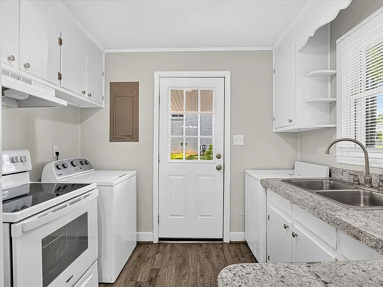 1512 Lynne Ave — Photo 10