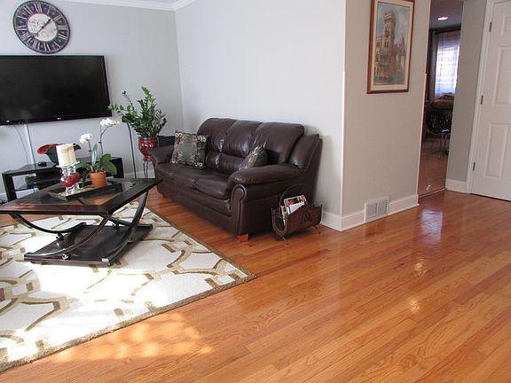 4th image of 6732 N Monticello Ave
