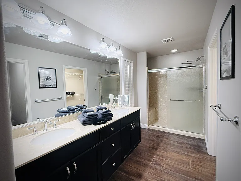 Beautiful bright dual sink bathroom & walk-in closet
