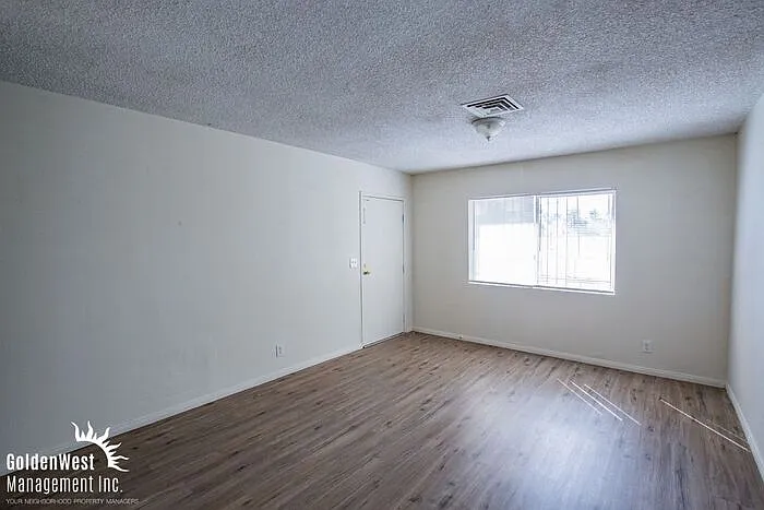 1 bed, 1.0 bath, 650 sqft, $825 — Photo 2