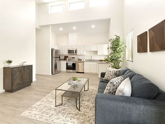 4th image of 853 N Main Dr #31