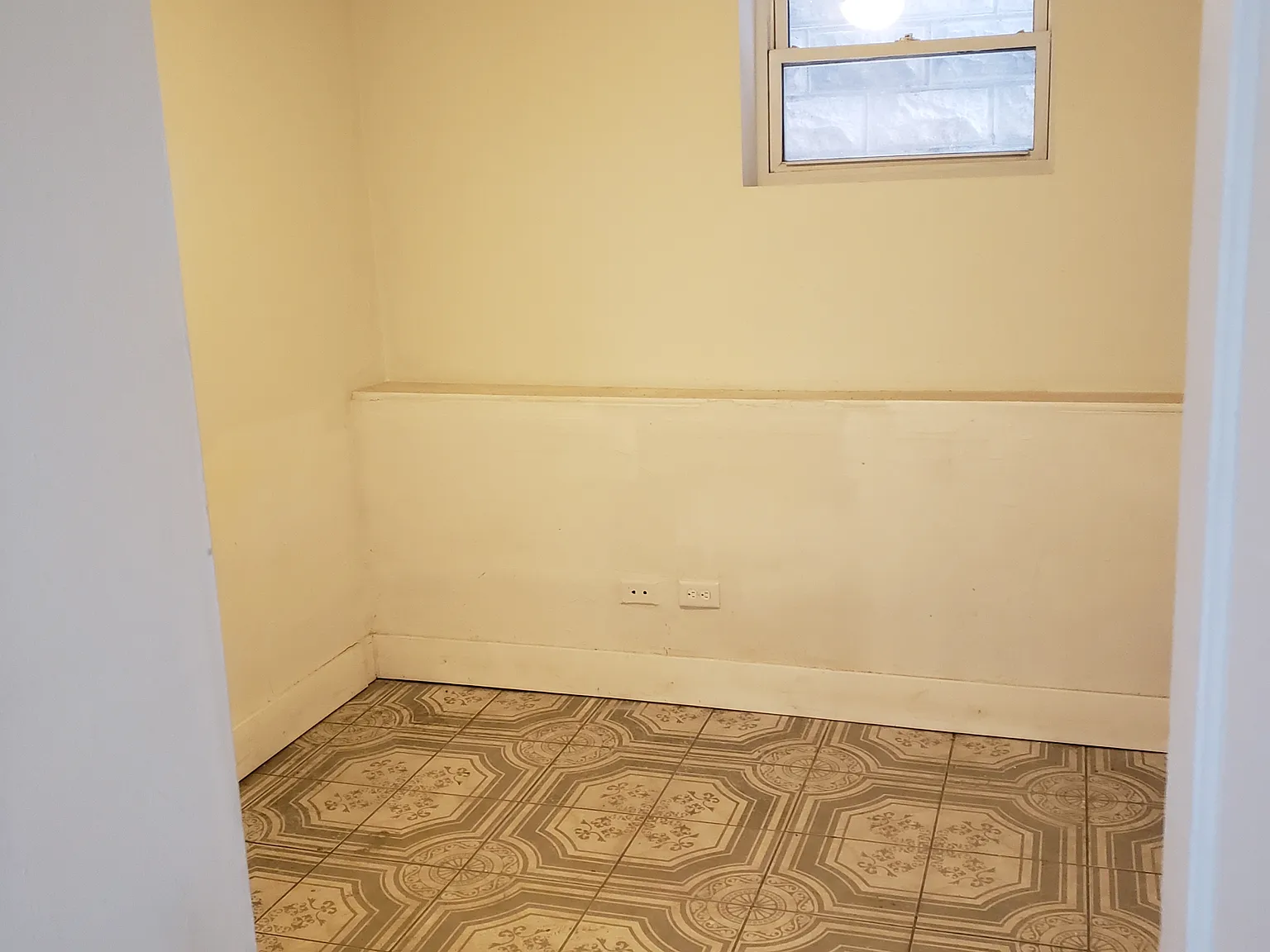 2 bed, 700 sqft, $900 — Photo 2