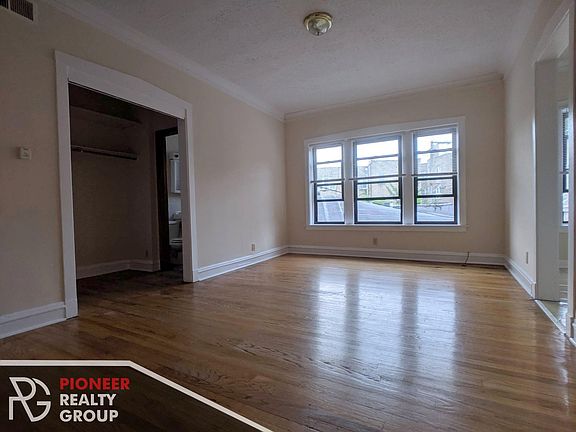 5th image of 2240 W Wilson Ave #211