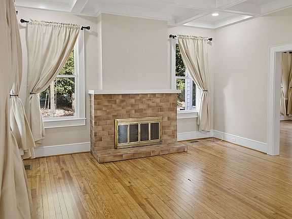 3rd image of 601 Hampton St
