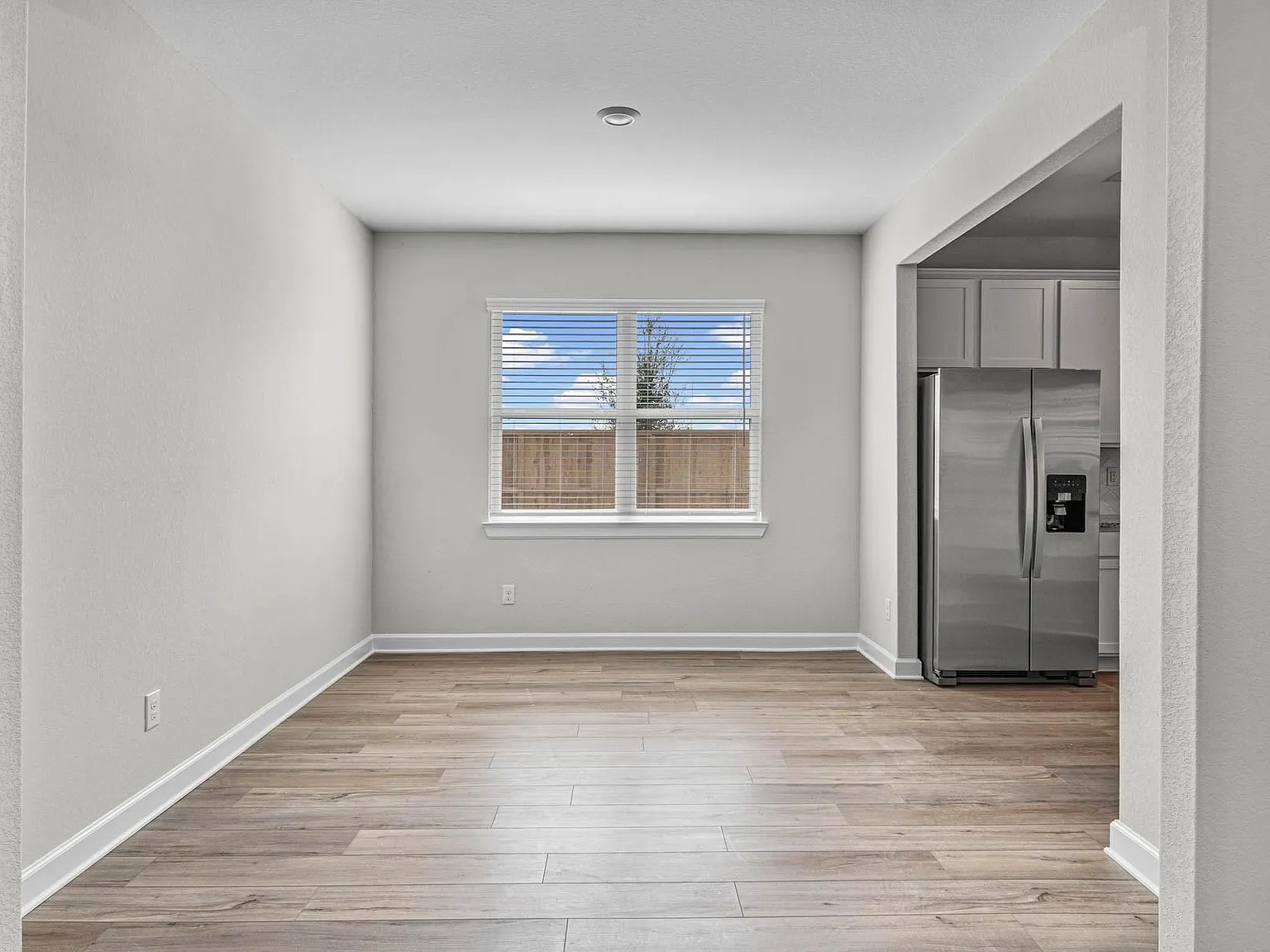 3 bed, 2.0 bath, 1850 sqft, $2,945 — Photo 3