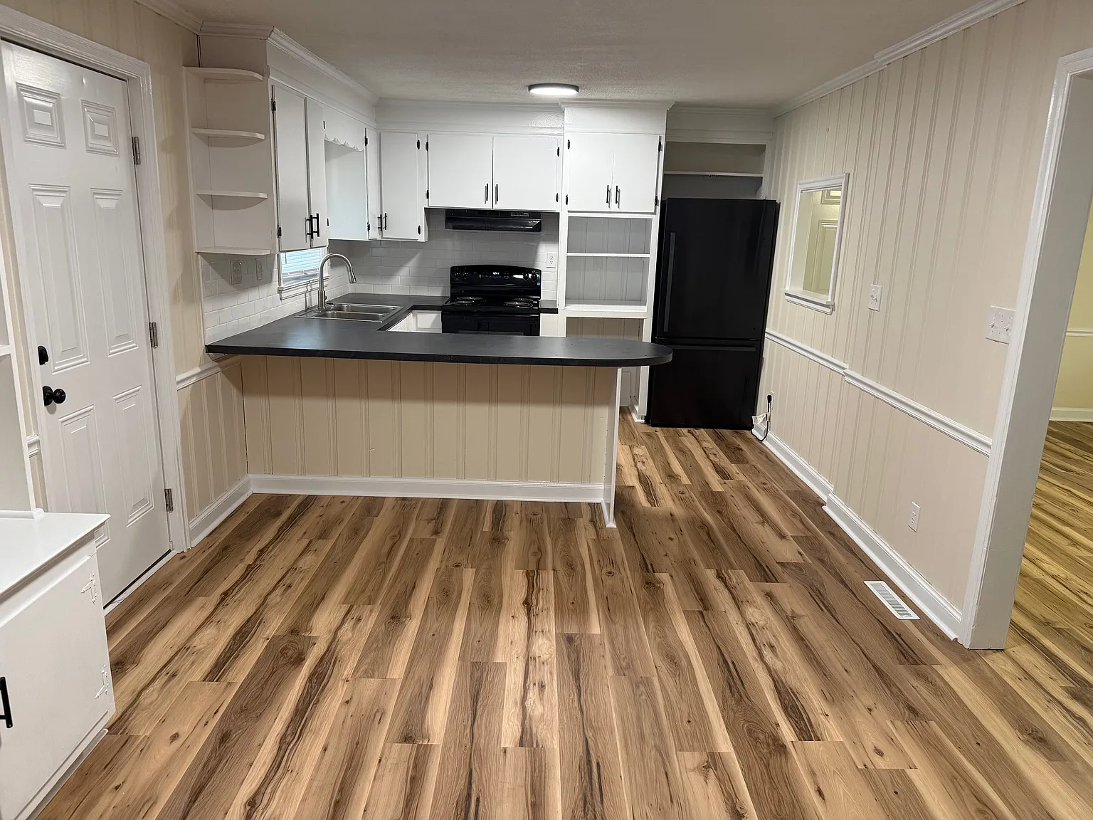 3 bed, 1350 sqft, $1,600 — Photo 4