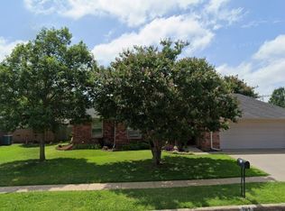 904 Roseanne Dr, Commerce, TX 75428