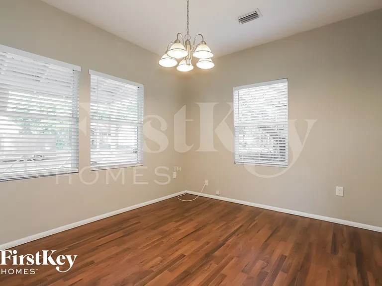 2916 N Jefferson St — Photo 10