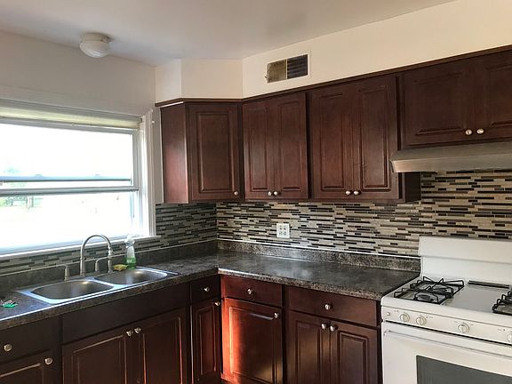 3rd image of 6542 N Hoyne Ave