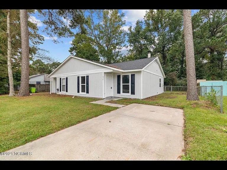 236 Webb Blvd — Photo 1
