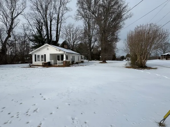 1261 Old Hollow Rd, Winston Salem, NC 27105