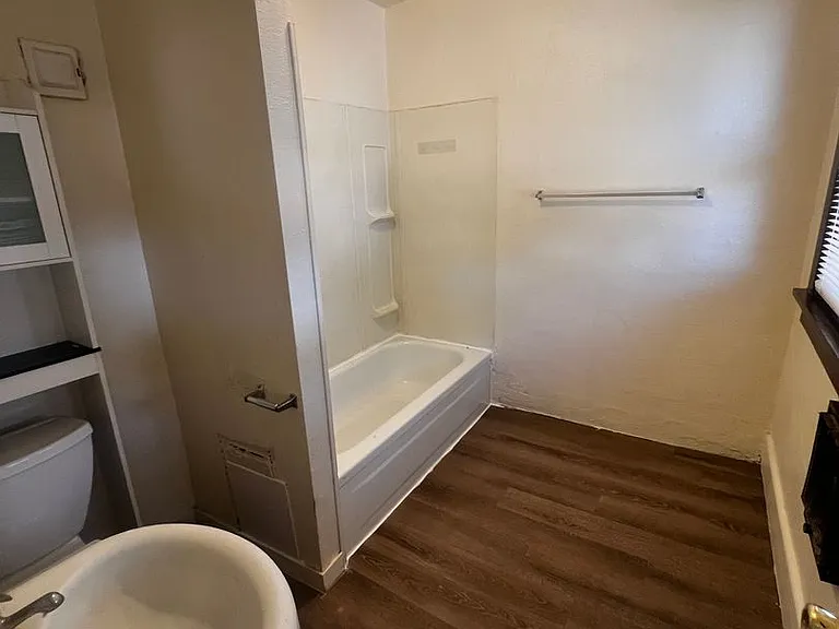 548 W Bonneville St — Photo 11