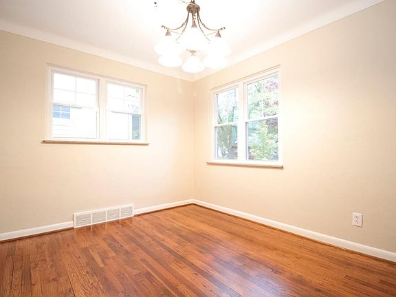 5th image of 2922 Algonquin Pkwy