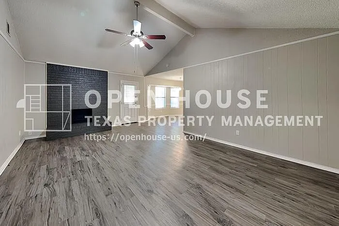 3 bed, 2.0 bath, 1449 sqft, $2,030 — Photo 4
