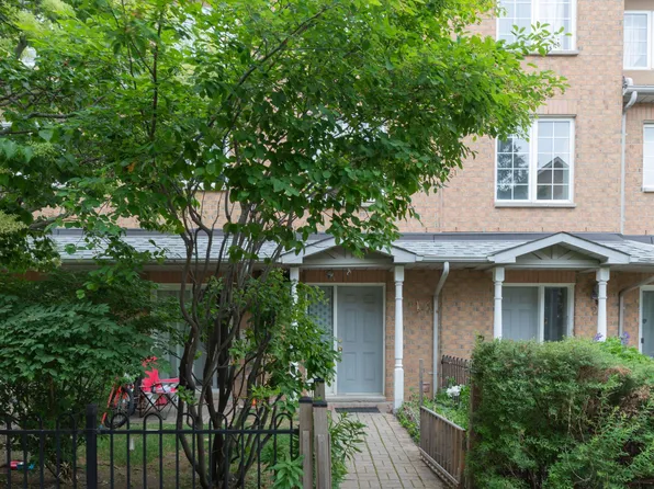 16 Cox Blvd #3, Markham, ON L3R 4G4