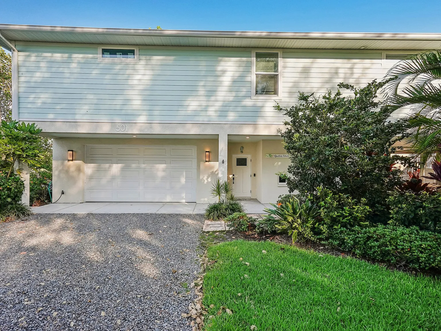 4 bed, 2349 sqft, $13,000 — Photo 2