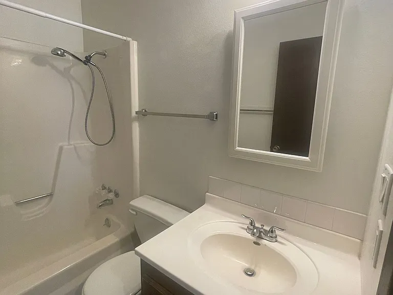 Raceway Apartments — Photo 12