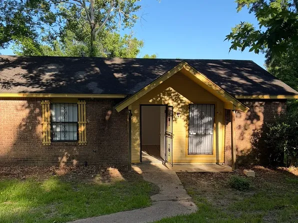 1611 Oak Brook Dr, Jackson, MS 39212