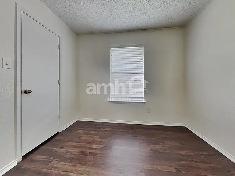 3235 Crystal Brook Ct — Photo 16