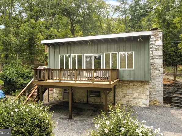 704 Valley View Rd, Harpers Ferry, WV 25425