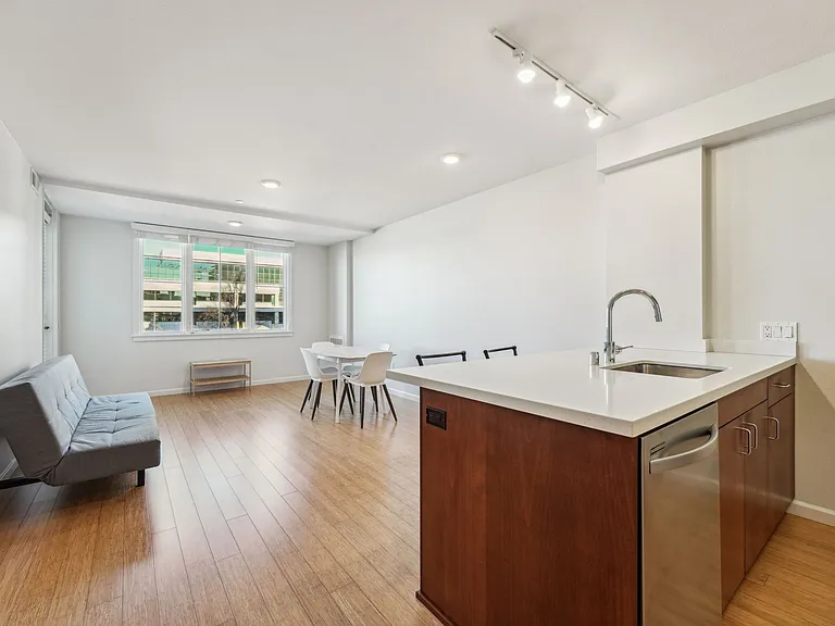 Addison Arts Apartments — Photo 147