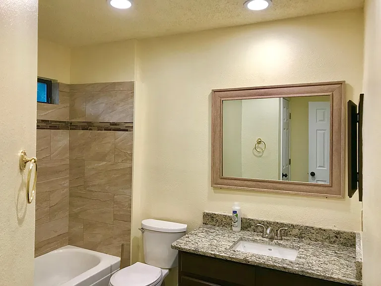 903 Ashmount Ln — Photo 6