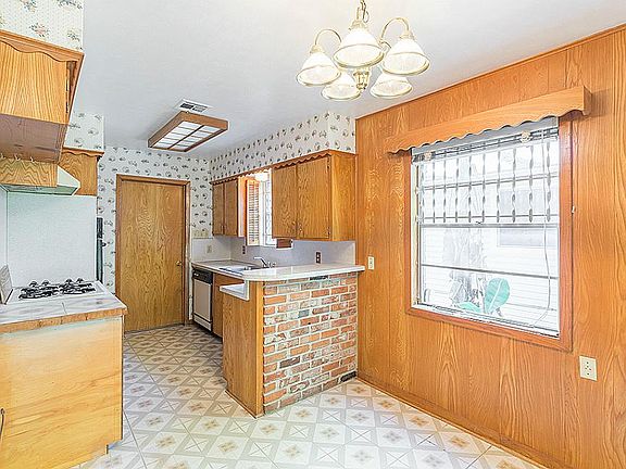5th image of 10815 Bazin St