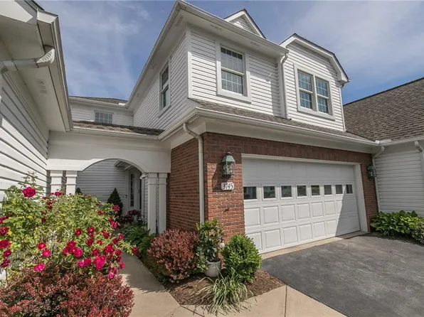 3745 Lake Rd, Sheffield Lake, OH 44054