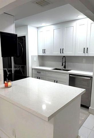 1st image of 220 Lakeview Dr APT 102