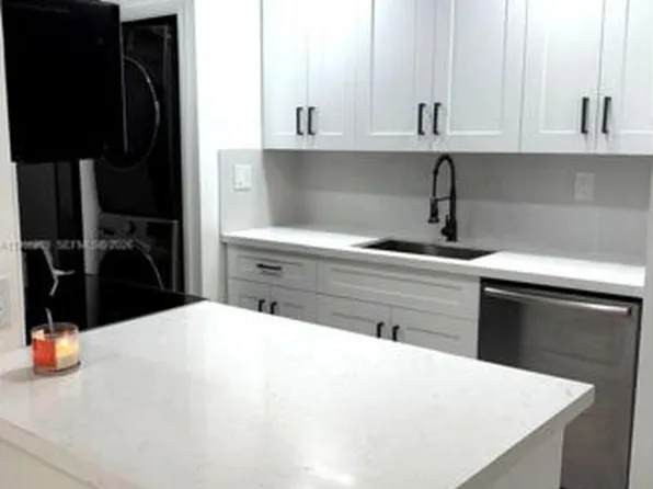 220 Lakeview Dr APT 102, Weston, FL 33326