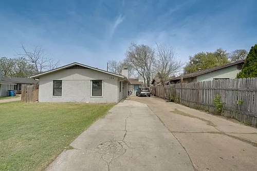 304 John Nance Garner Cir #A2 Photo 1